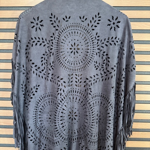 CHOiES Gray Laser-Cut Fringe Cardigan Shawl - Picture 6 of 7